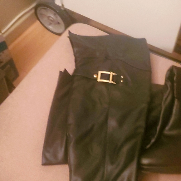 Thigh high boot with buckel on the size and 4 inch heel - Picture 2 of 6